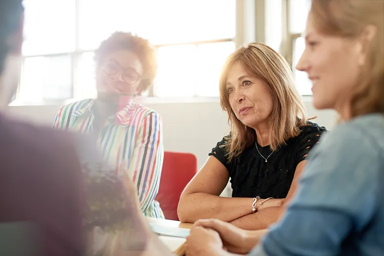 Sage-femme parlant de Horizon Compta Expert